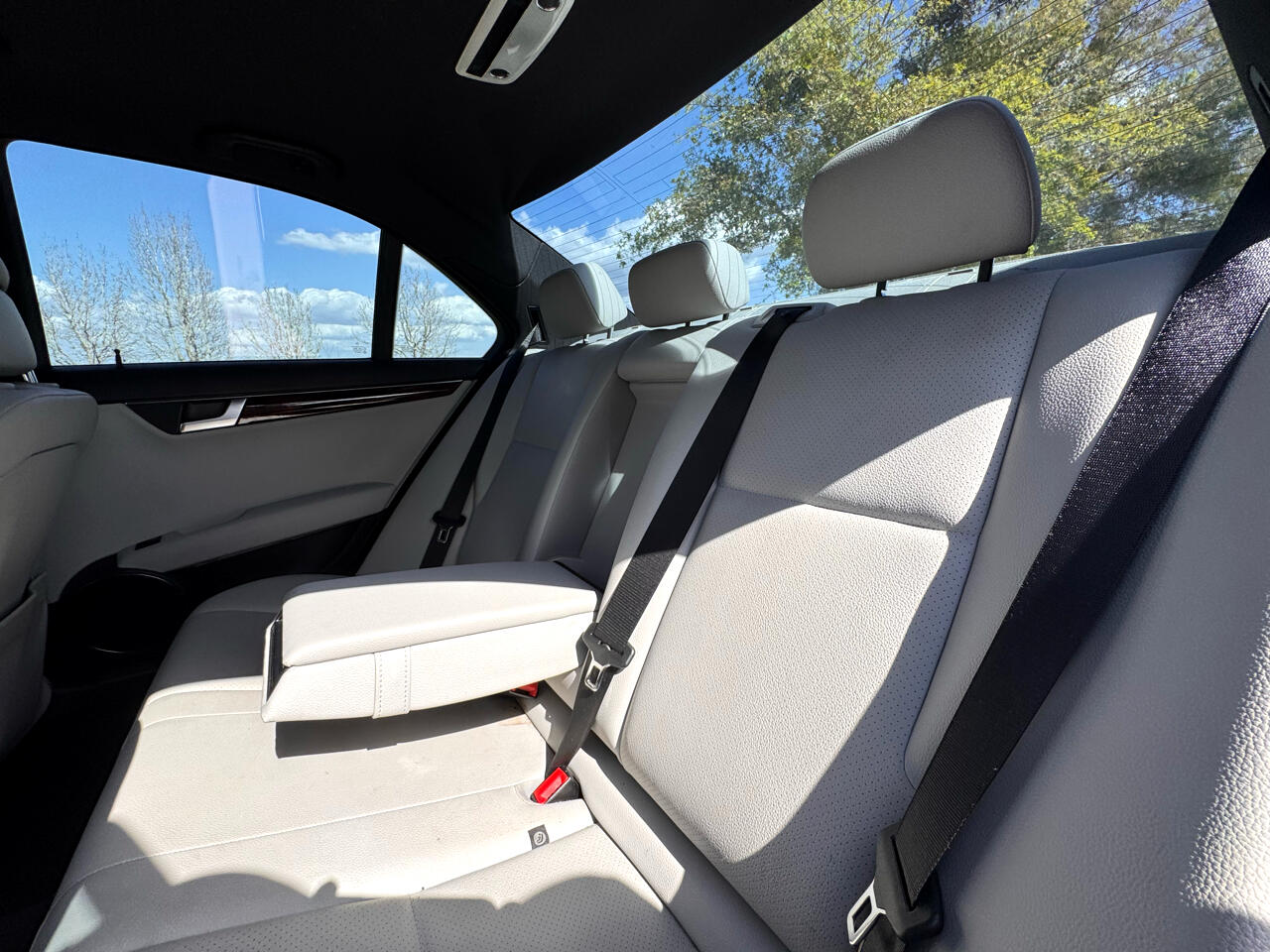 Vehicle image 21 of 28