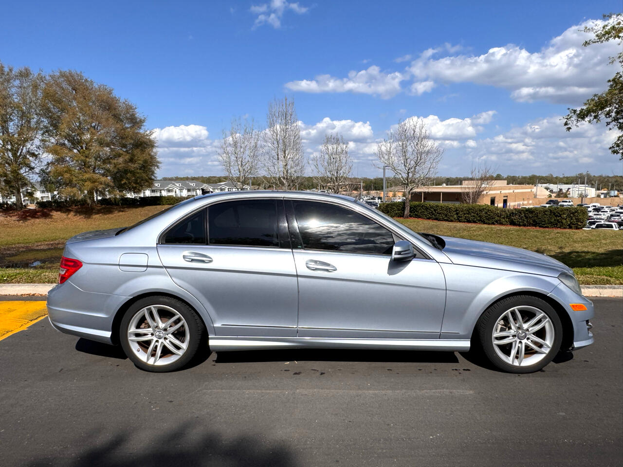 Vehicle image 11 of 28