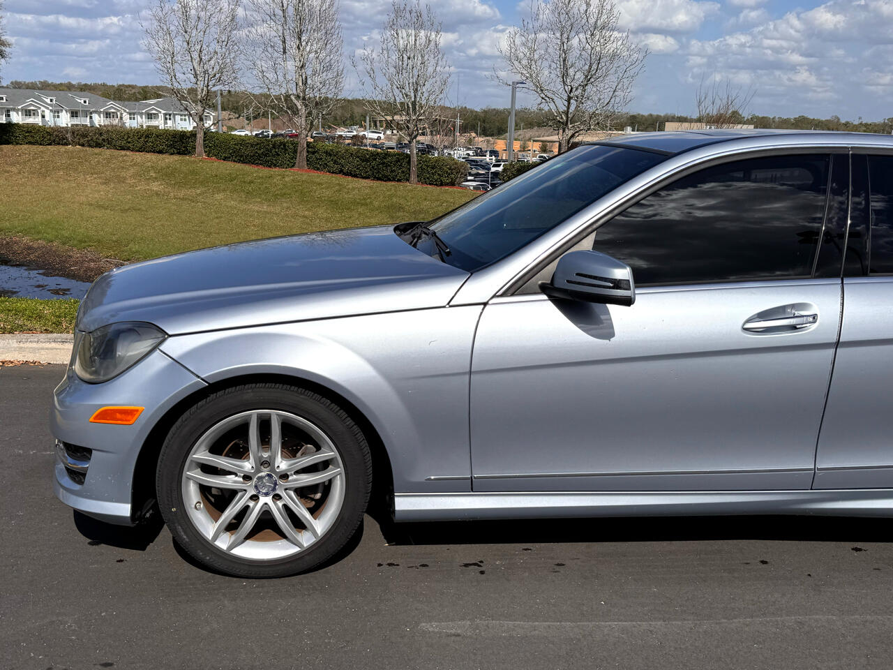 Vehicle image 18 of 28