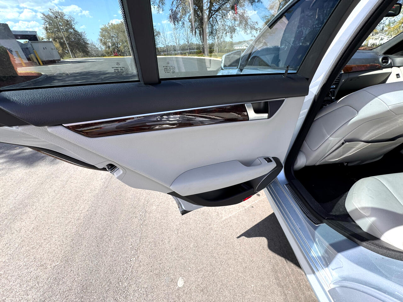 Vehicle image 19 of 28