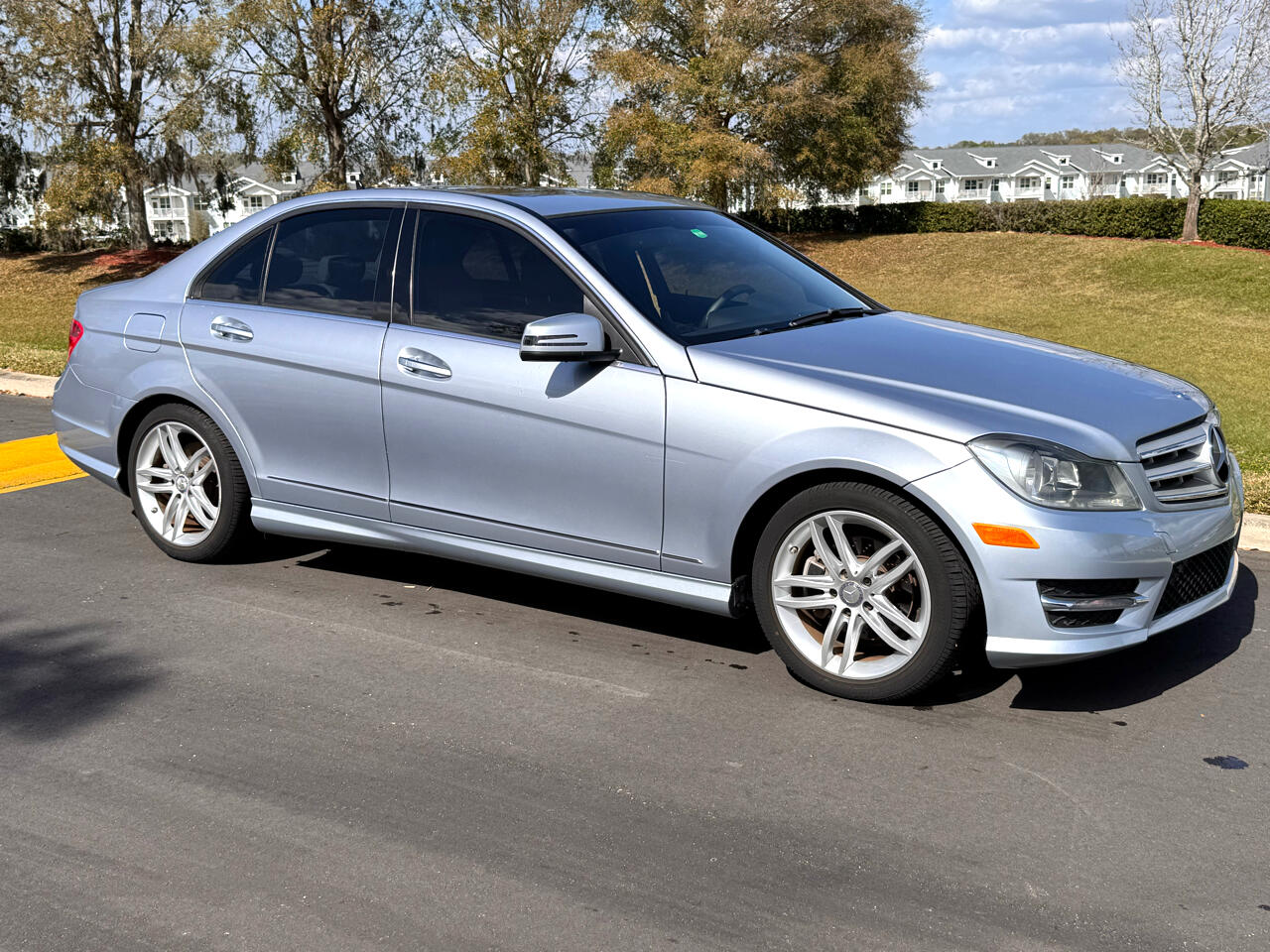 Vehicle image 10 of 28