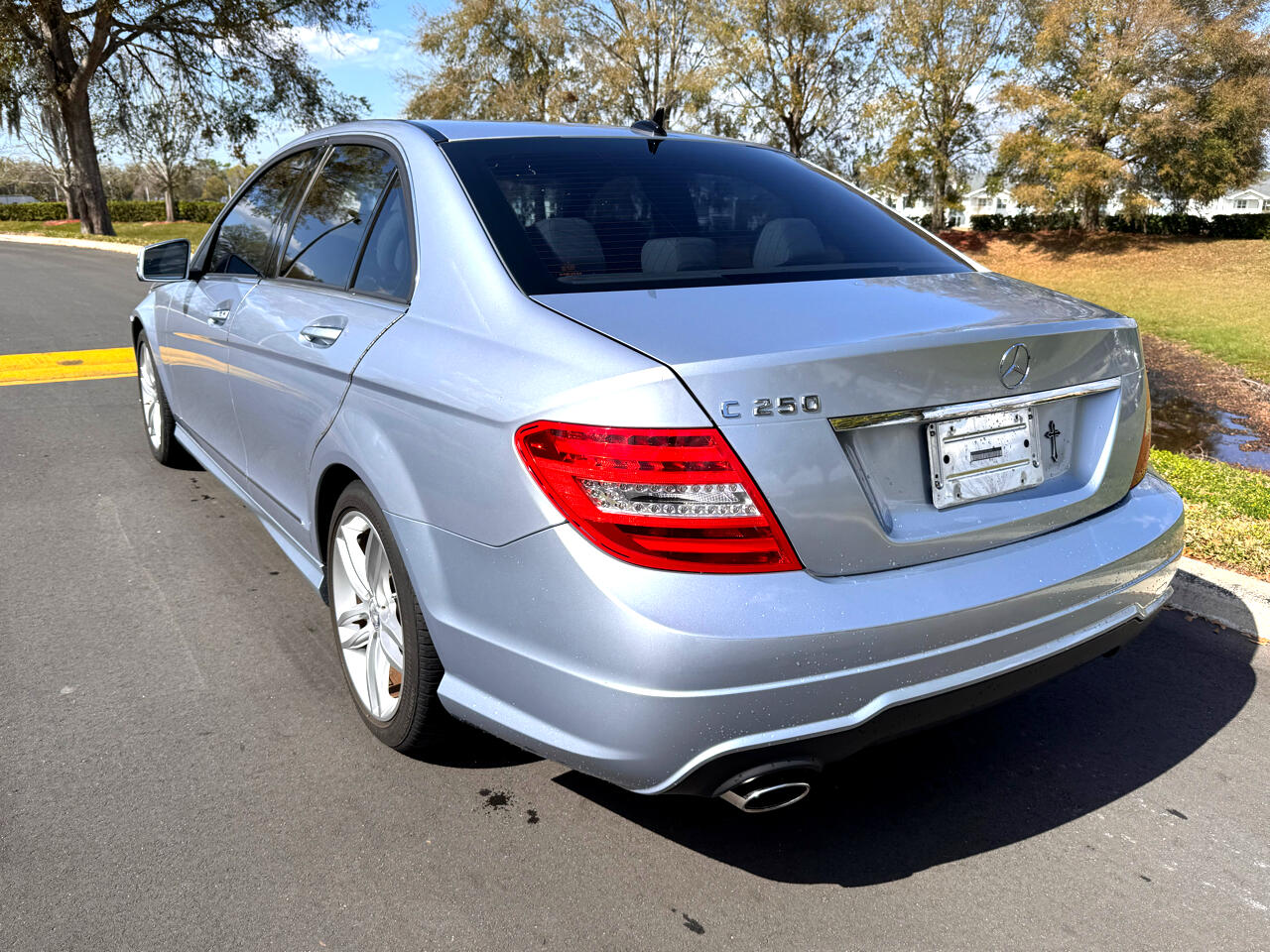 Vehicle image 16 of 28