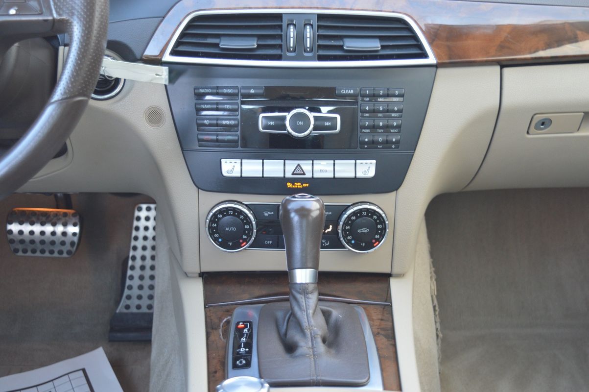 Vehicle image 25 of 43