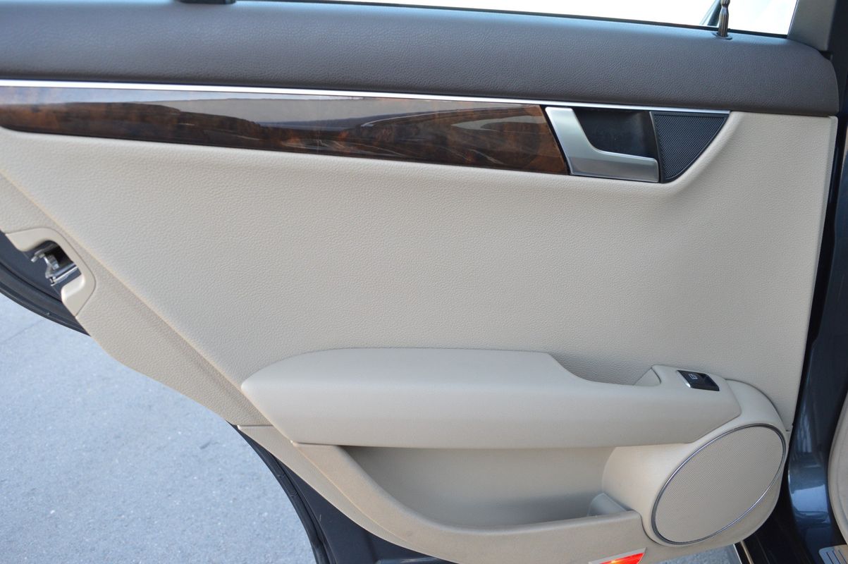 Vehicle image 42 of 43