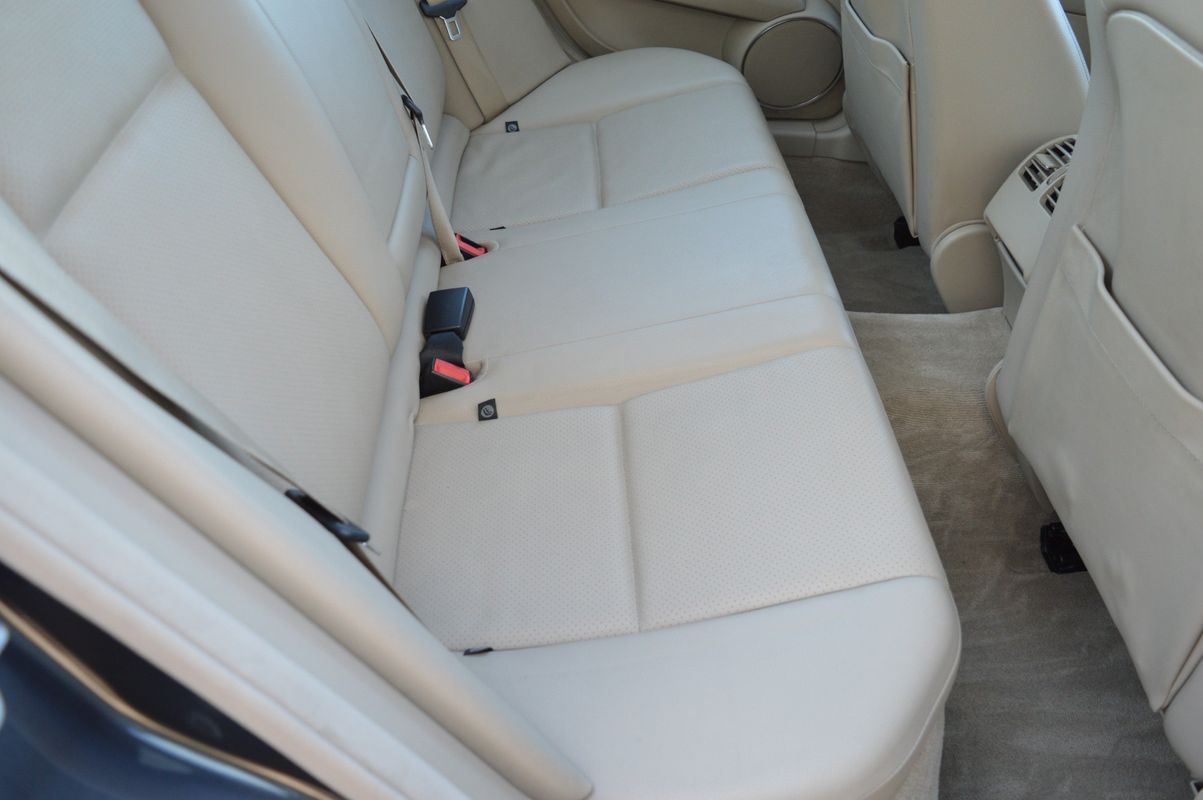 Vehicle image 36 of 43