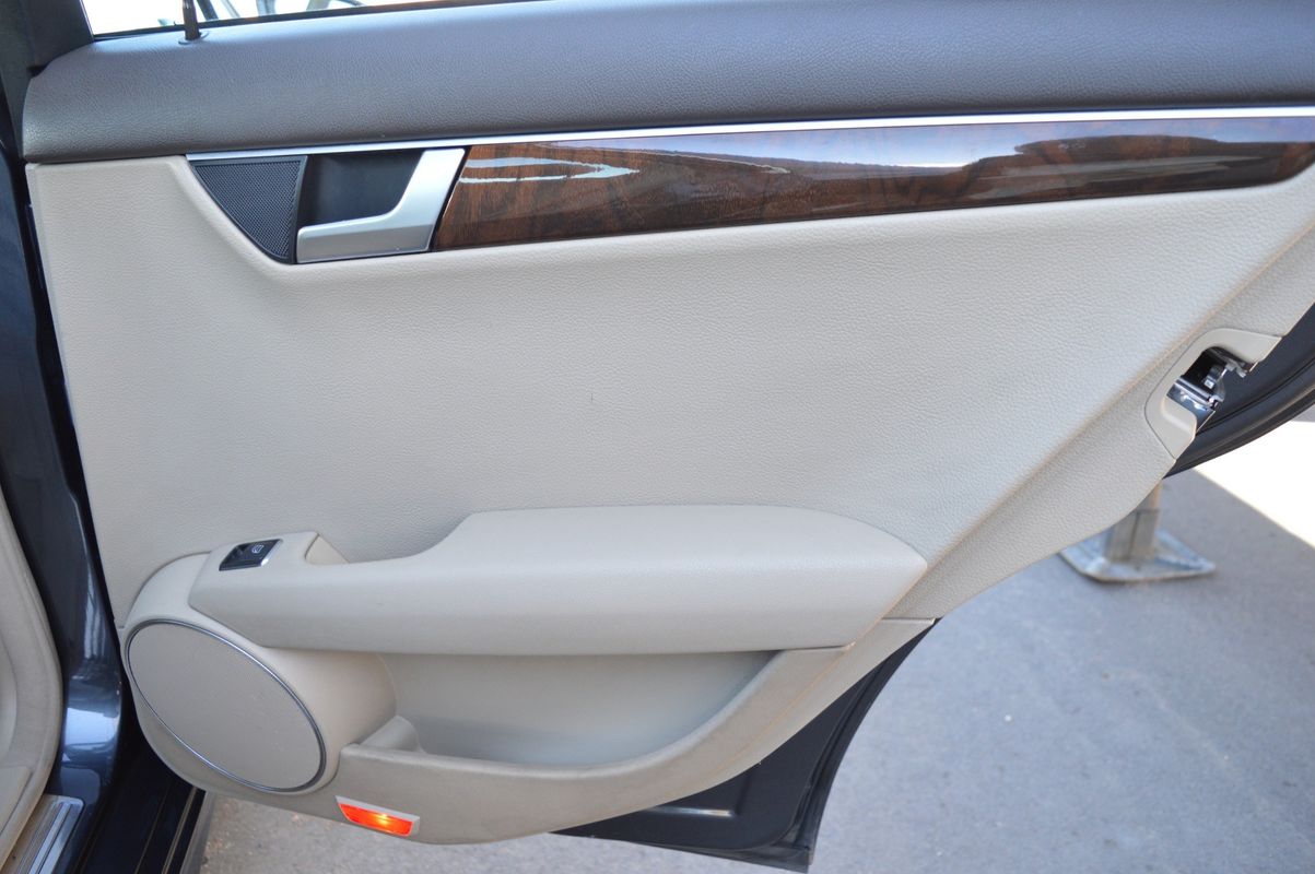 Vehicle image 38 of 43