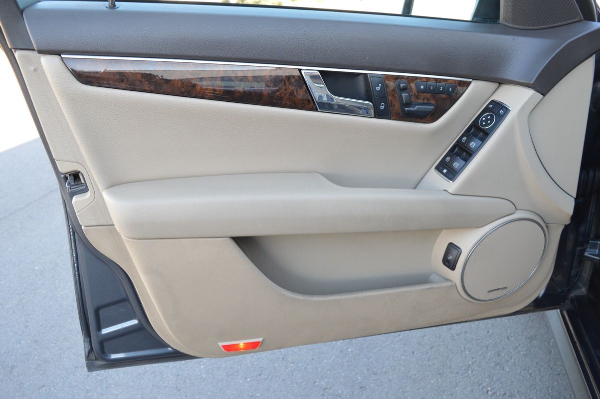 Vehicle image 29 of 43