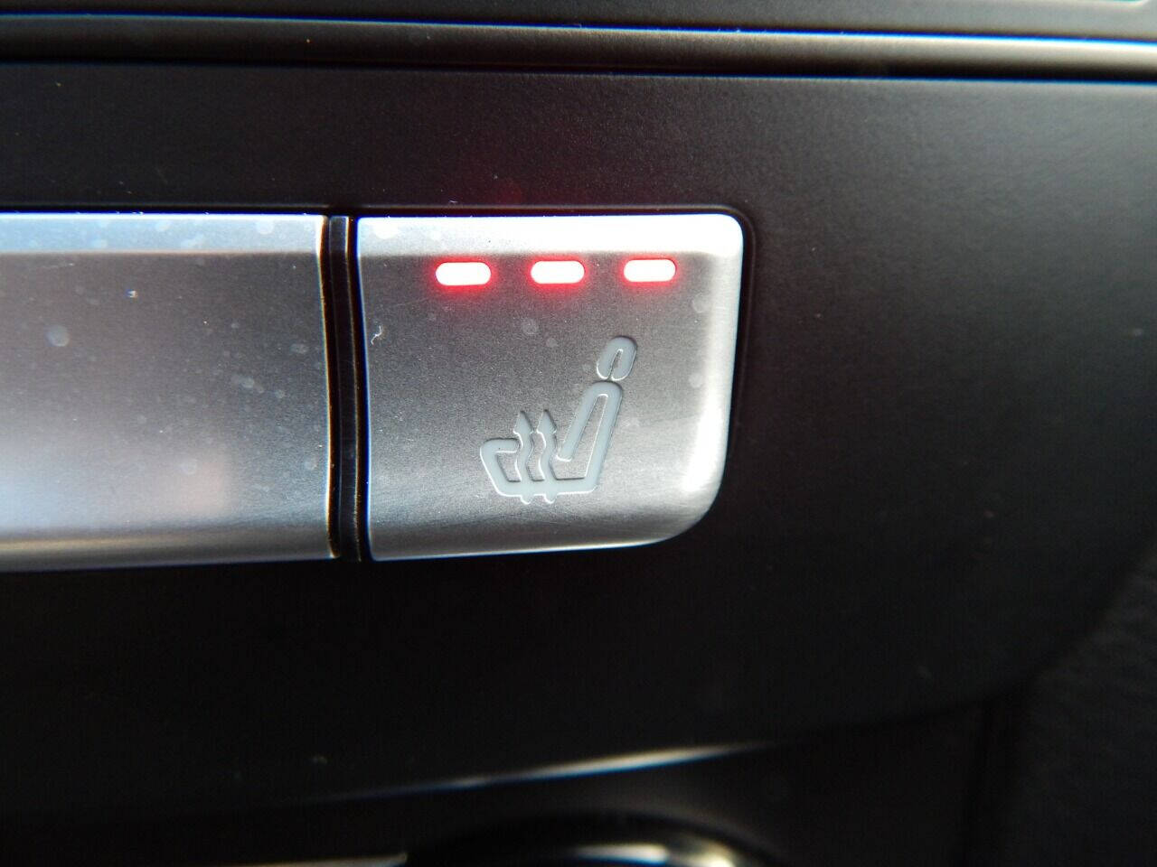 Vehicle image 32 of 55
