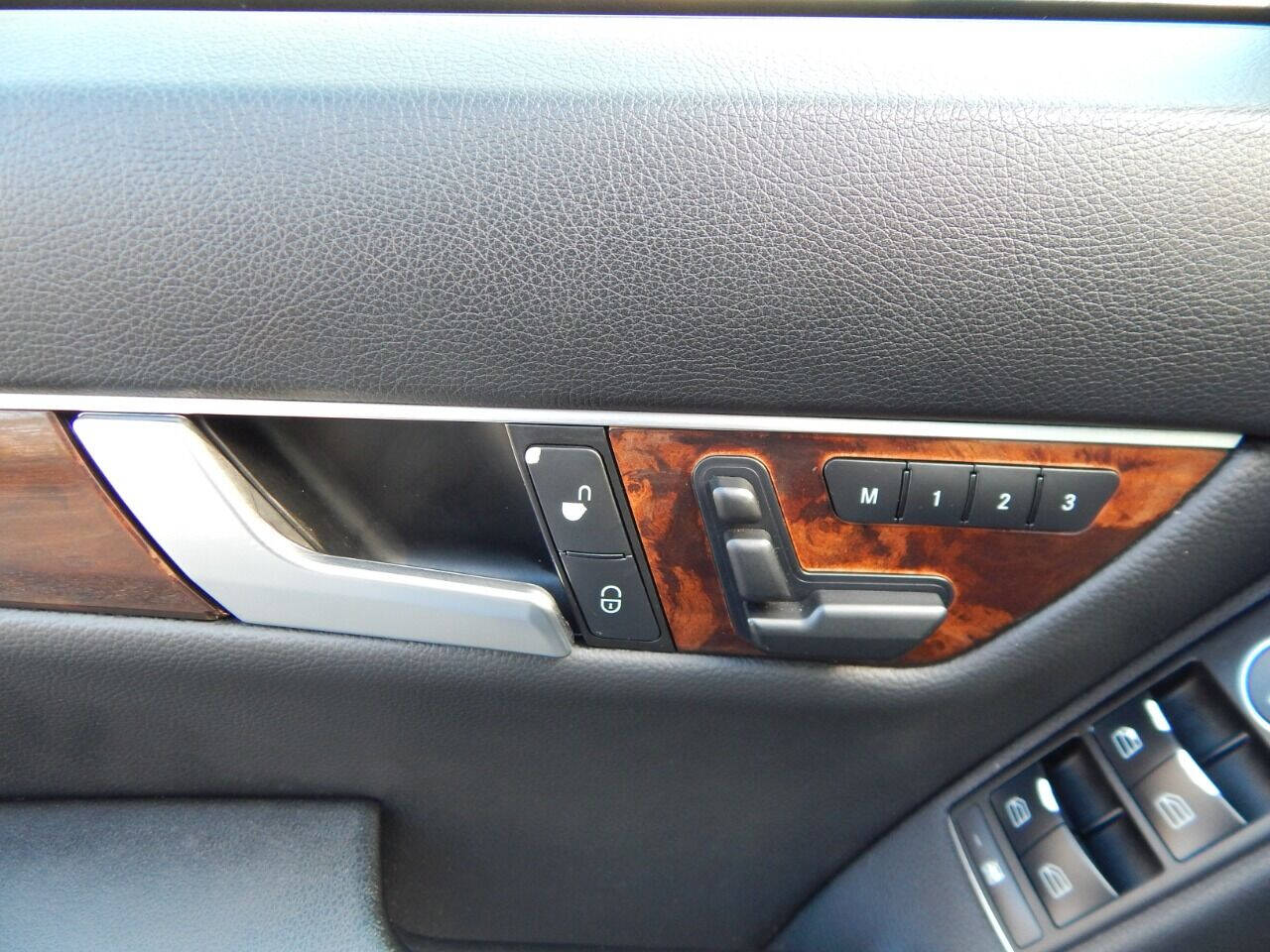 Vehicle image 17 of 55