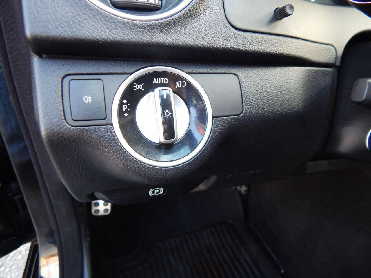 Vehicle image 19 of 55