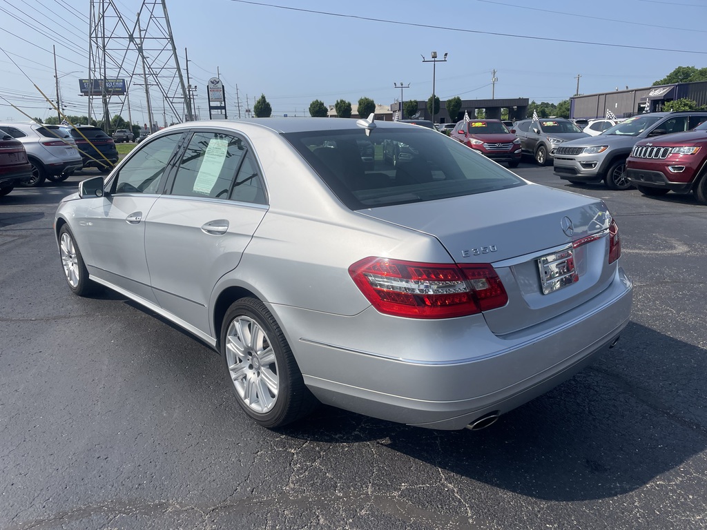 Vehicle image 3 of 8