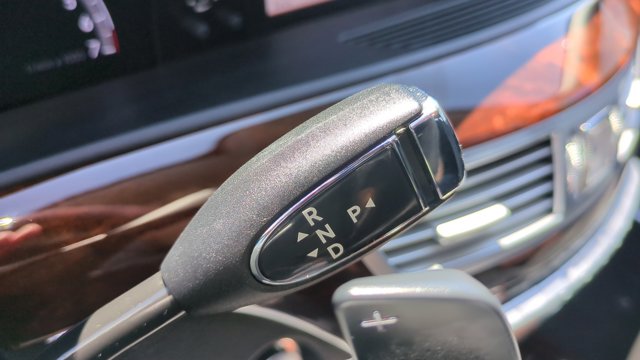 Vehicle image 33 of 35