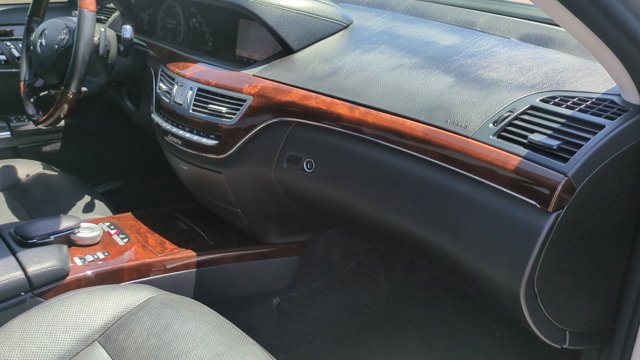 Vehicle image 21 of 35