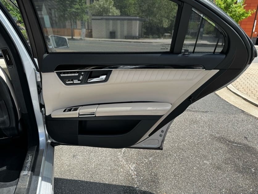 Vehicle image 27 of 47