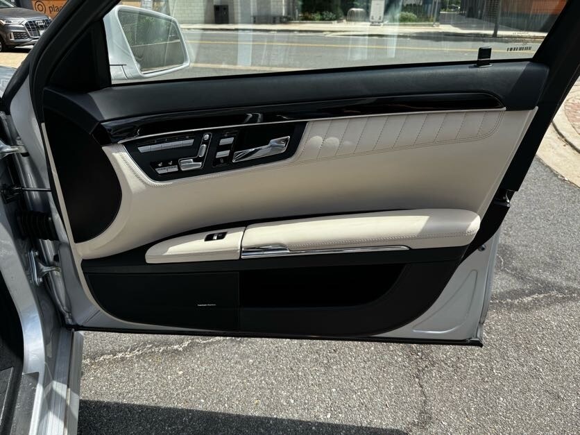 Vehicle image 38 of 47