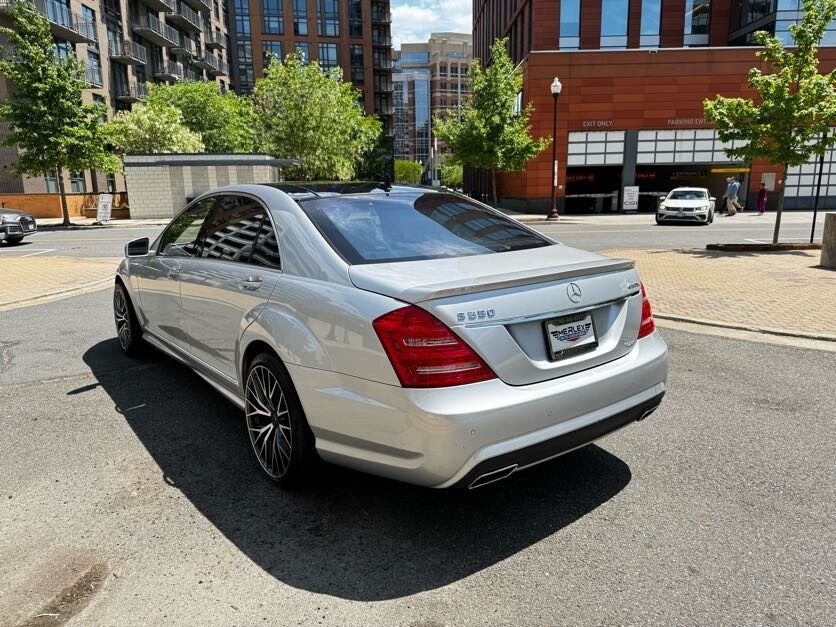 Vehicle image 10 of 47