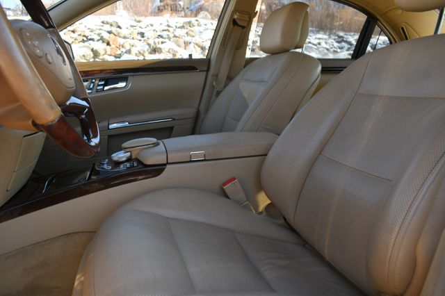 Vehicle image 21 of 32