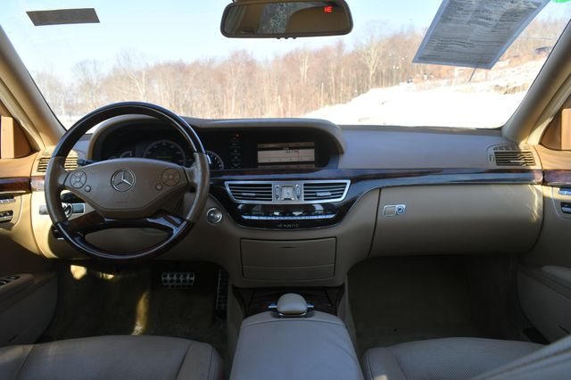 Vehicle image 17 of 32