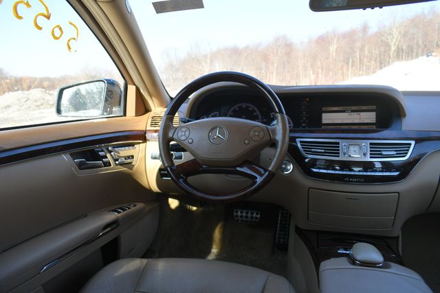 Vehicle image 16 of 32