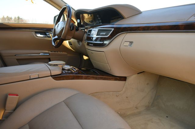 Vehicle image 10 of 32
