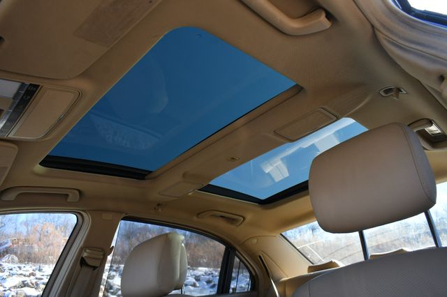 Vehicle image 26 of 32