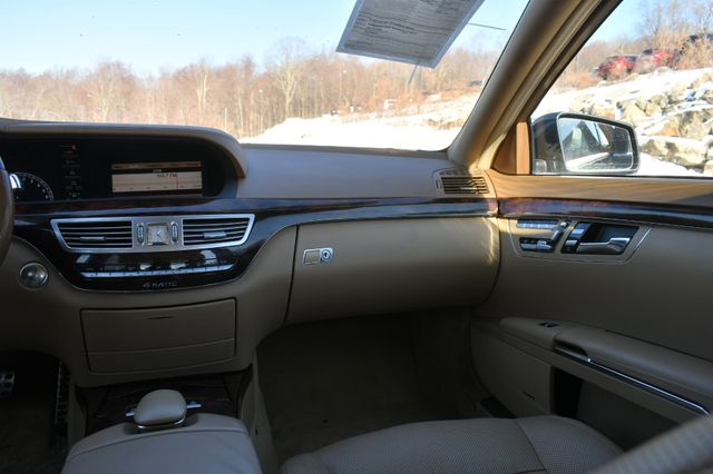 Vehicle image 18 of 32