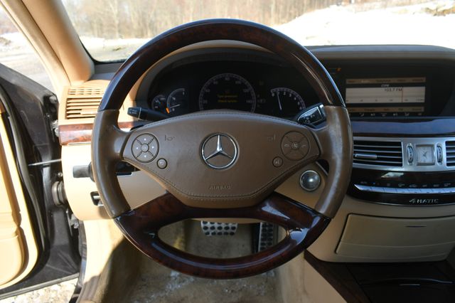 Vehicle image 22 of 32