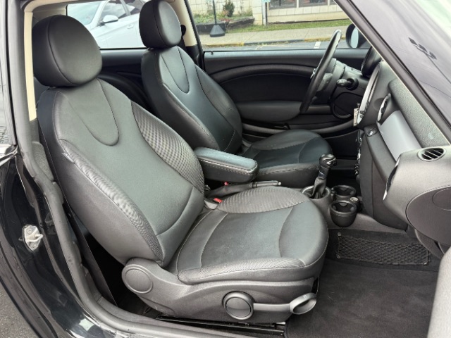 Vehicle image 9 of 22