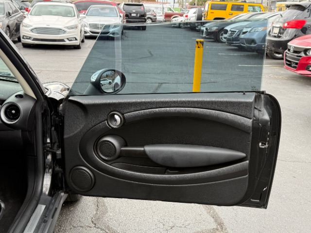 Vehicle image 20 of 22