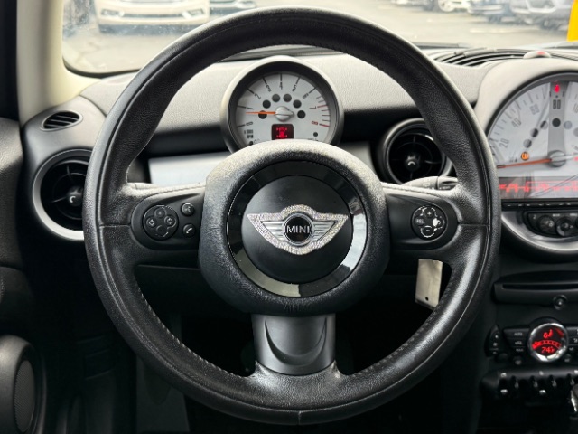 Vehicle image 17 of 22