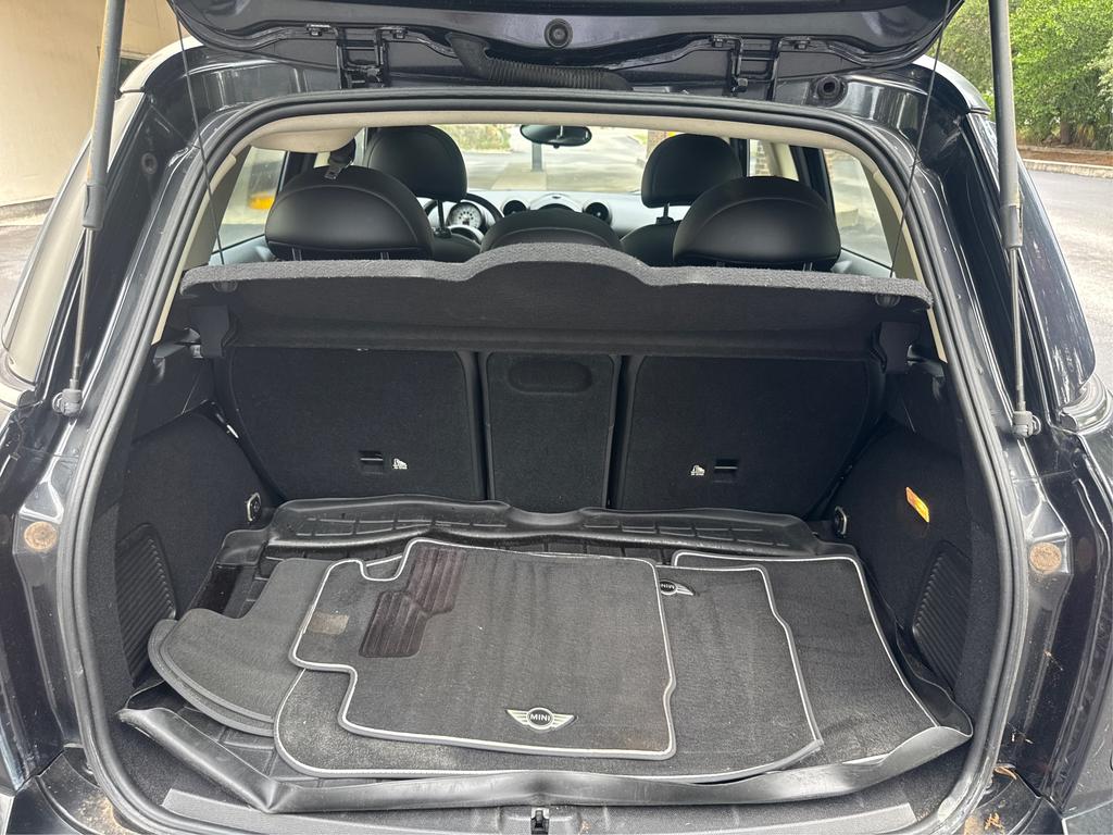 Vehicle image 14 of 21