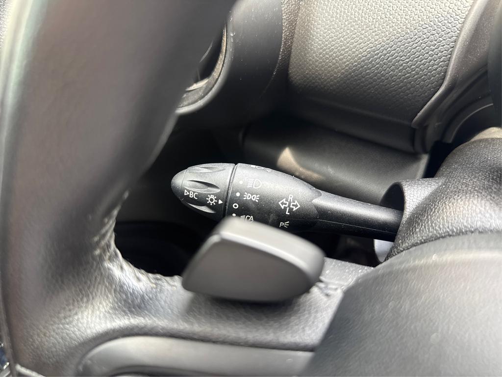 Vehicle image 17 of 21