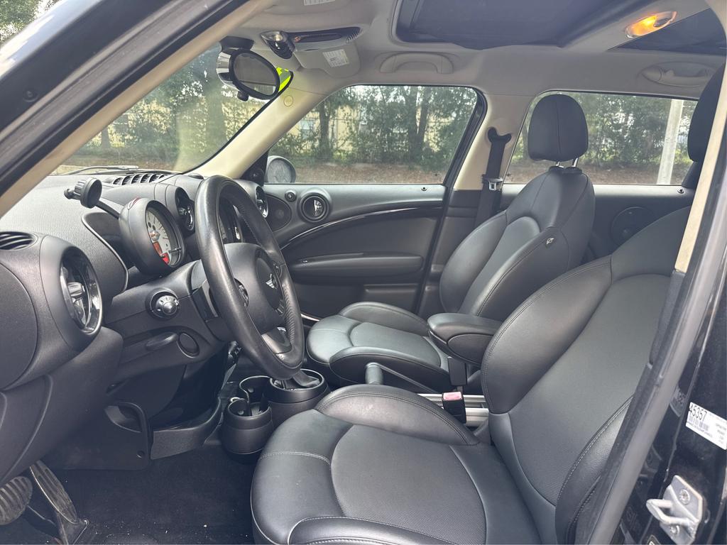 Vehicle image 11 of 21