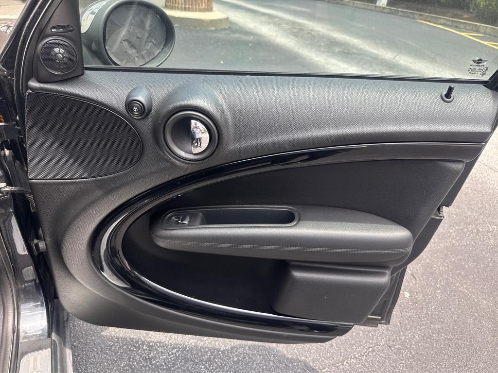 Vehicle image 20 of 21