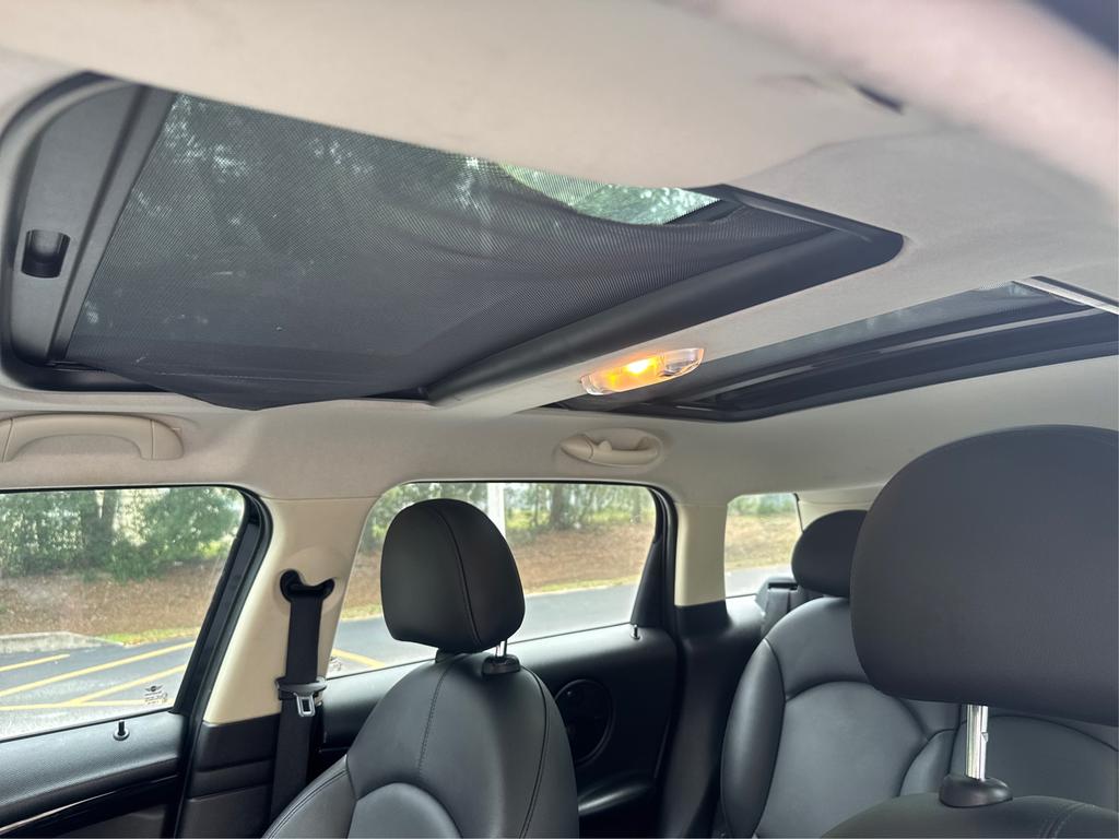 Vehicle image 13 of 21