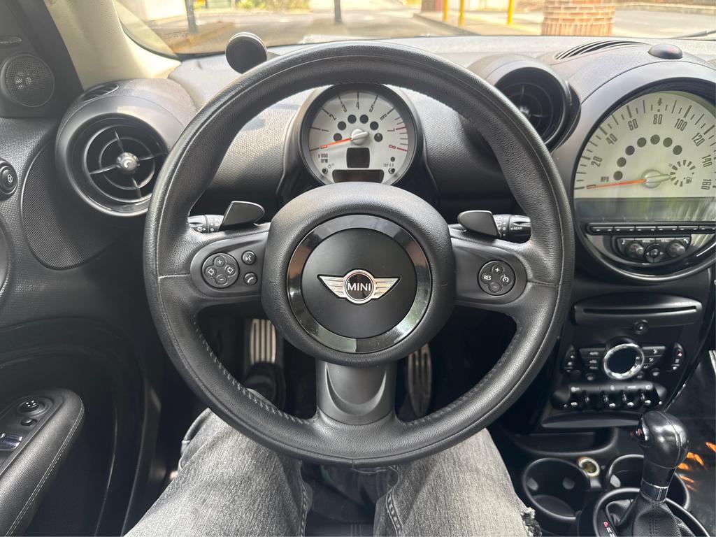 Vehicle image 16 of 21