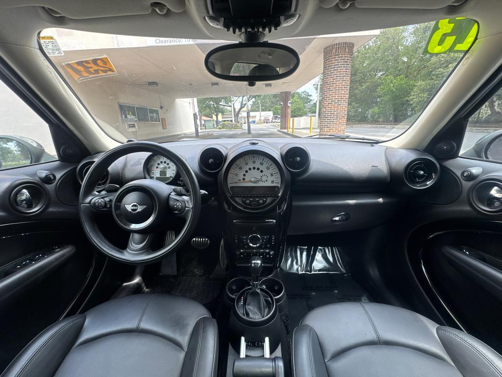 Vehicle image 19 of 21
