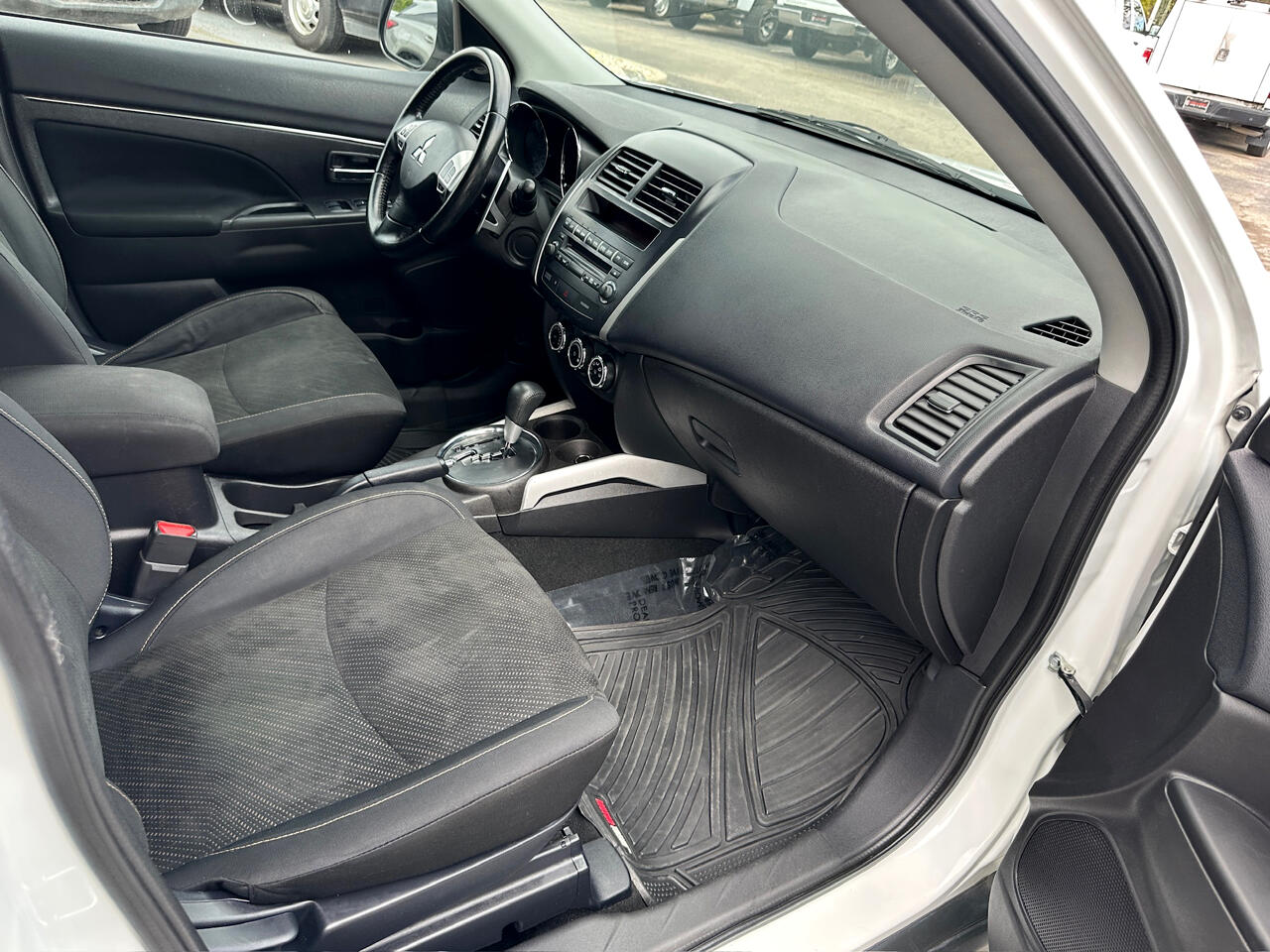 Vehicle image 17 of 40