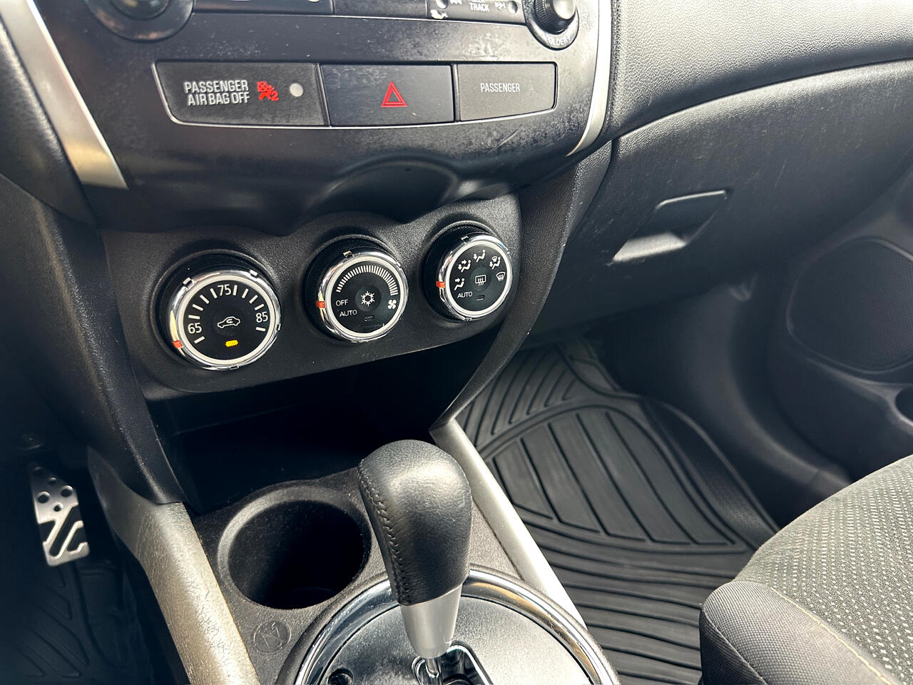 Vehicle image 32 of 40