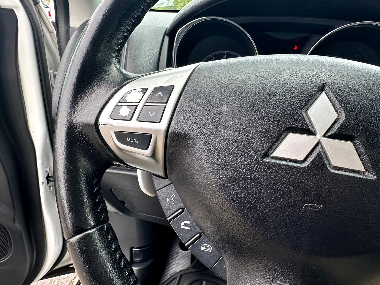 Vehicle image 28 of 40
