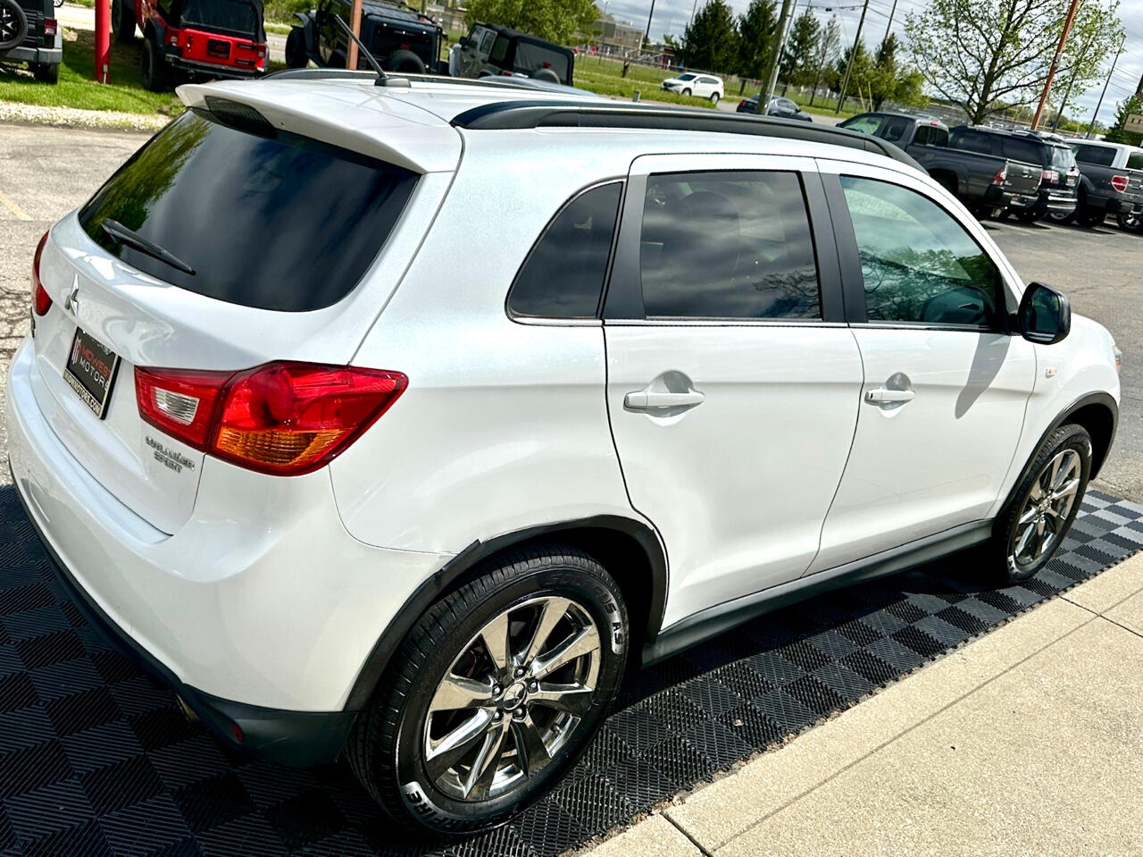 Vehicle image 8 of 40