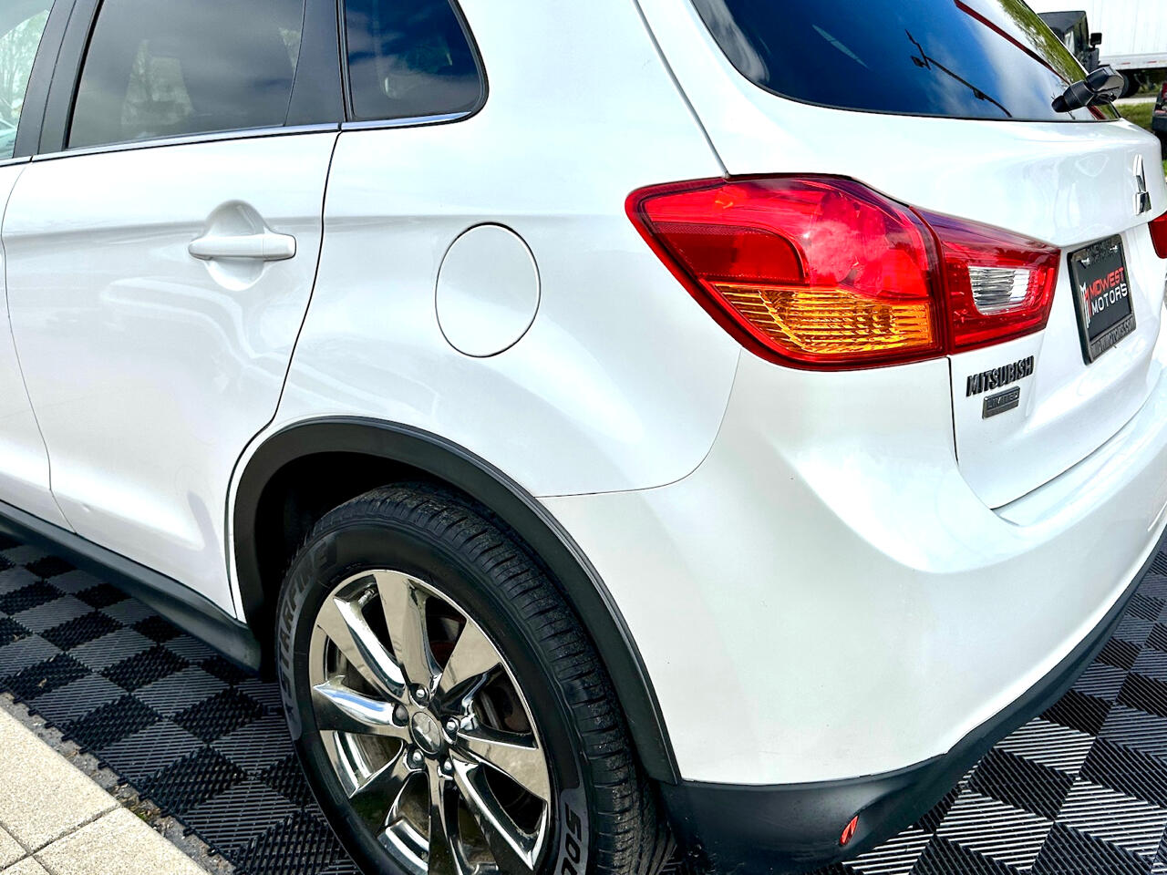 Vehicle image 11 of 40