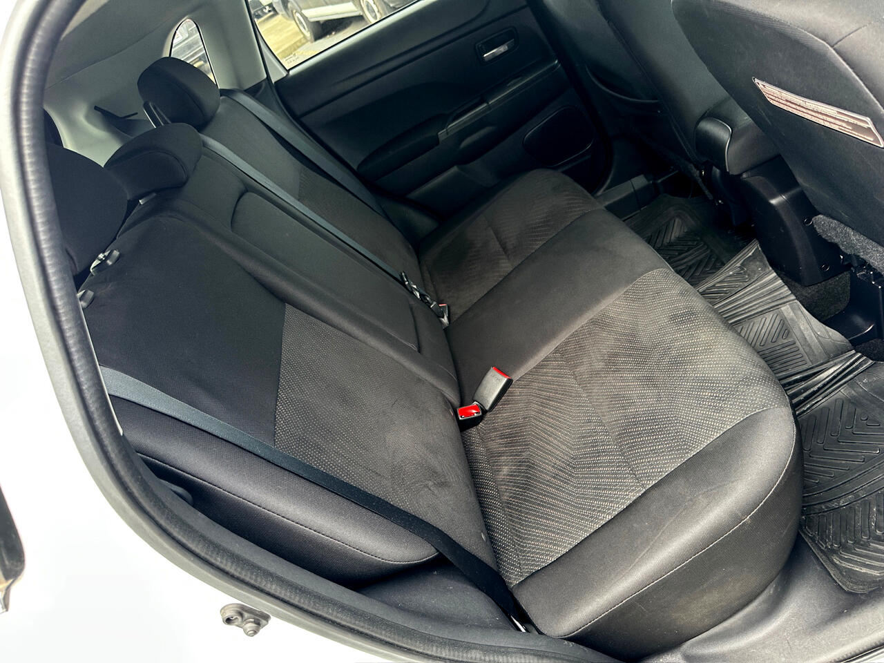 Vehicle image 25 of 40