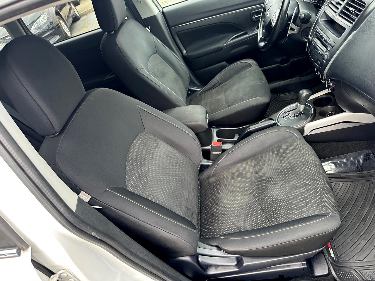 Vehicle image 21 of 40