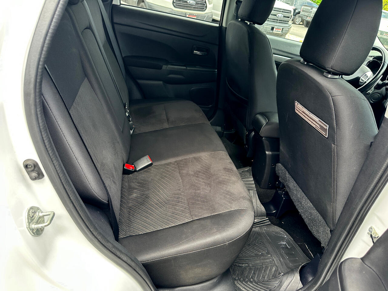Vehicle image 23 of 40