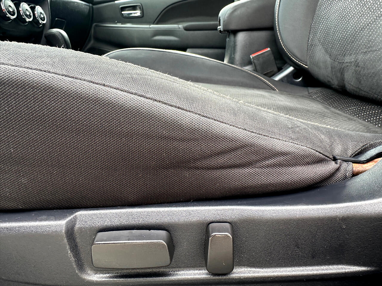 Vehicle image 35 of 40