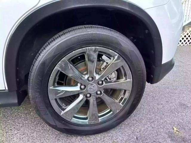 Vehicle image 32 of 36