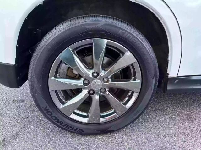Vehicle image 35 of 36