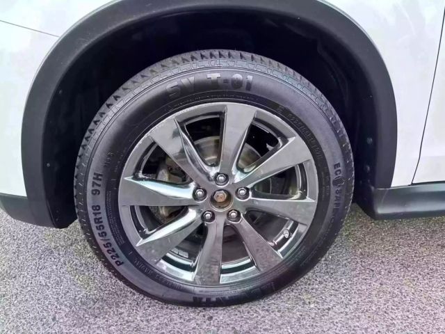 Vehicle image 33 of 36