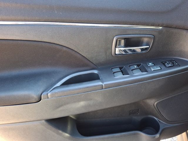 Vehicle image 13 of 31